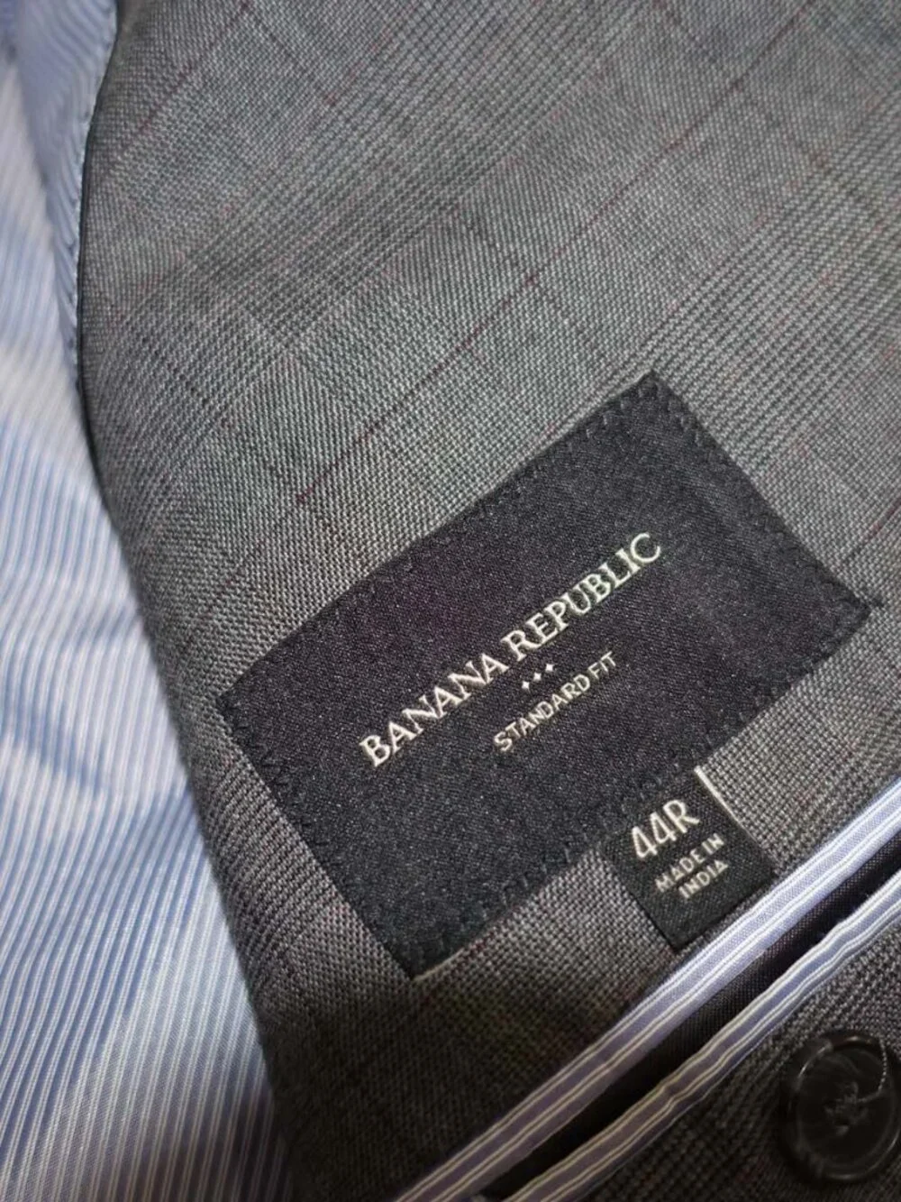 Banana Republic Men's 2 Button Suit Size 44 Regular 34 x 31 Medium Gray Plaid R